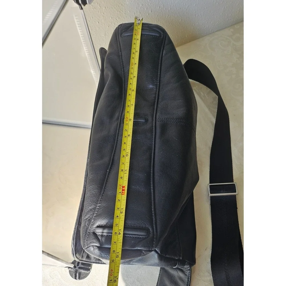 Tumi‎ Leather Cross Bag Messenger Laptop Bag in Black
